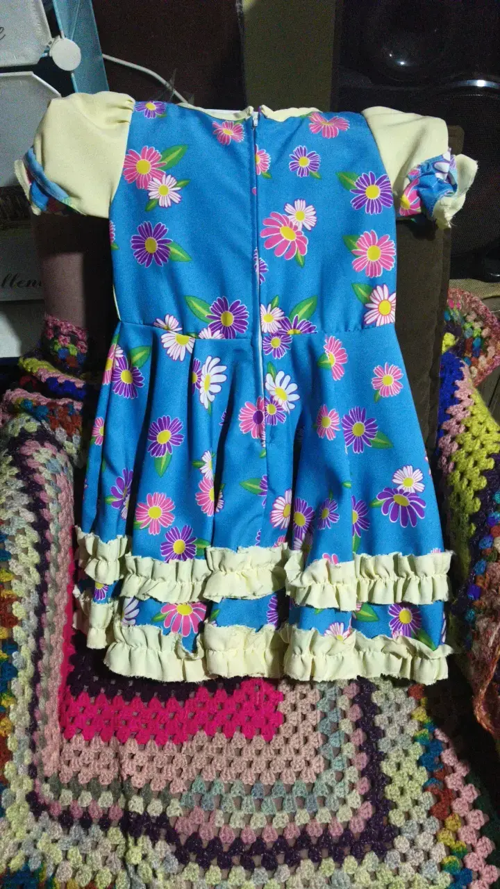 Vestido infantil floral azul con volantes - 2