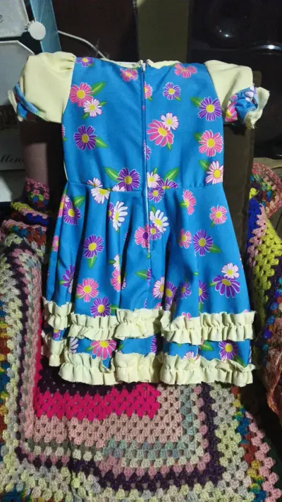 Vestido infantil floral azul con volantes - miniatura 2
