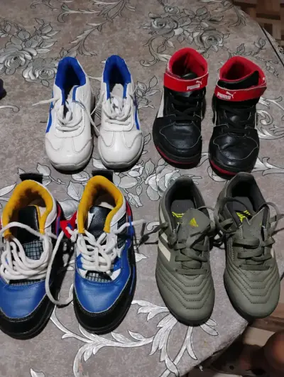 Zapatillas deportivas para niños Adidas y Puma - miniatura 1