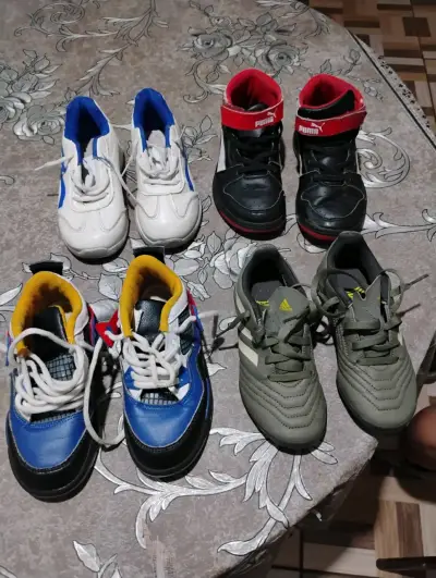 Zapatillas deportivas para niños Adidas y Puma - miniatura 4