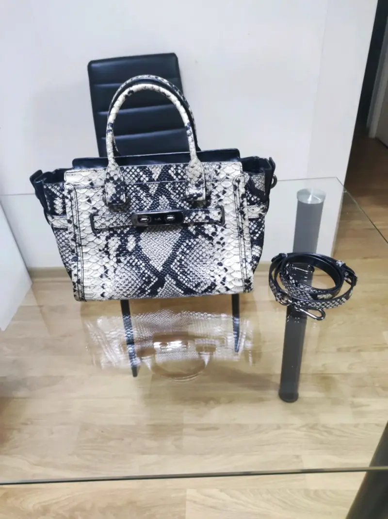 Bolso de cuero estampado serpiente Coach - 2