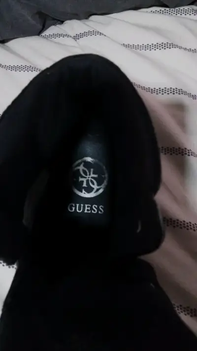 Zapatillas negras Guess de cuero y gamuza - miniatura 3