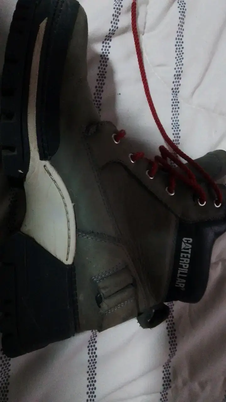 Botas Caterpillar de cuero verde con cordones rojos - 3