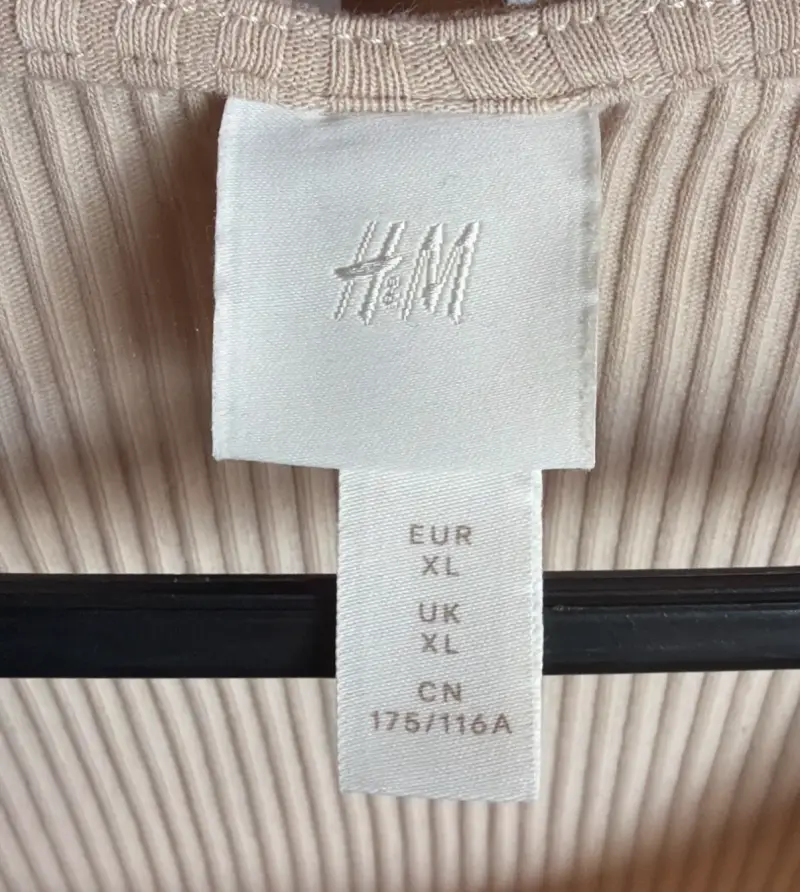Polera beige de canalé con botones - 2