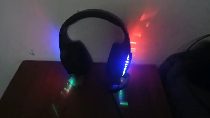 Audífonos gaming con luces LED y micrófono - 2