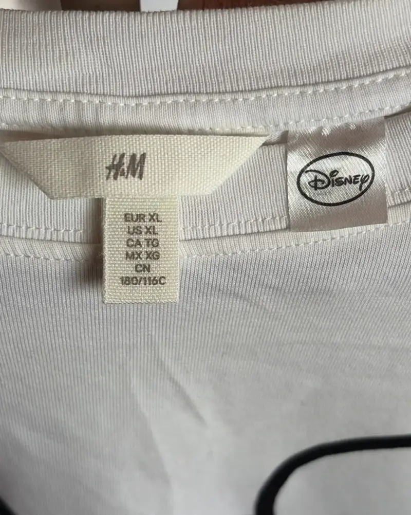 Polera blanca Disney H&M - 2