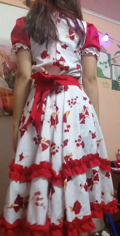 Vestido típico chileno rojo con flores - miniatura 2