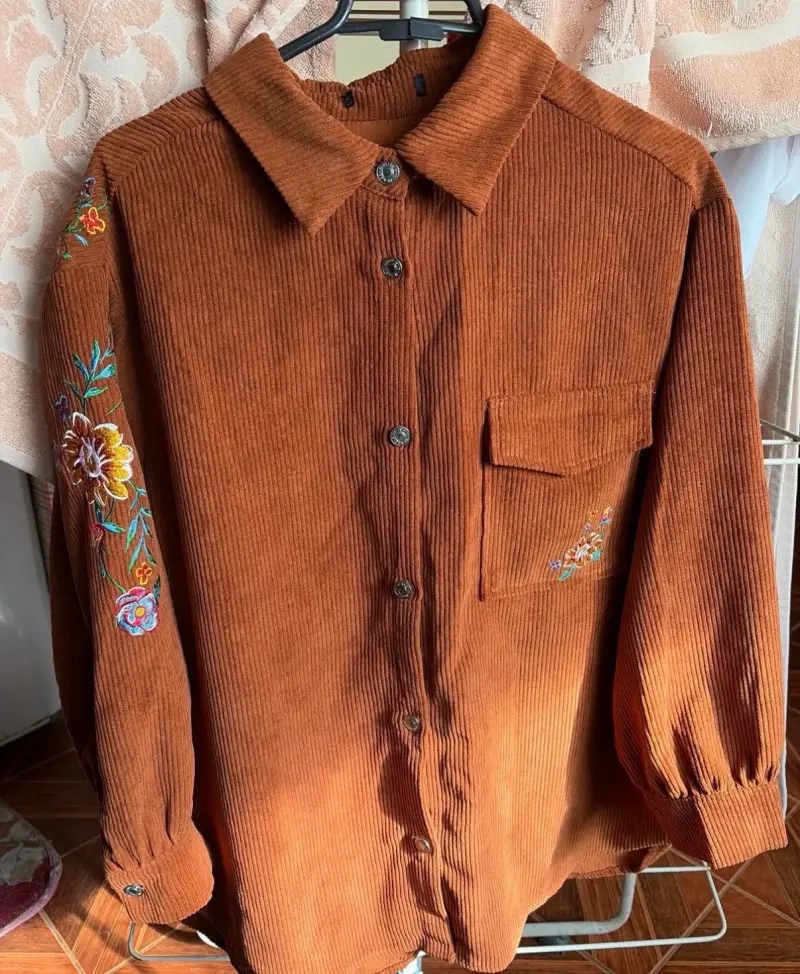 Camisa de Cotele marrón con bordado floral - 1