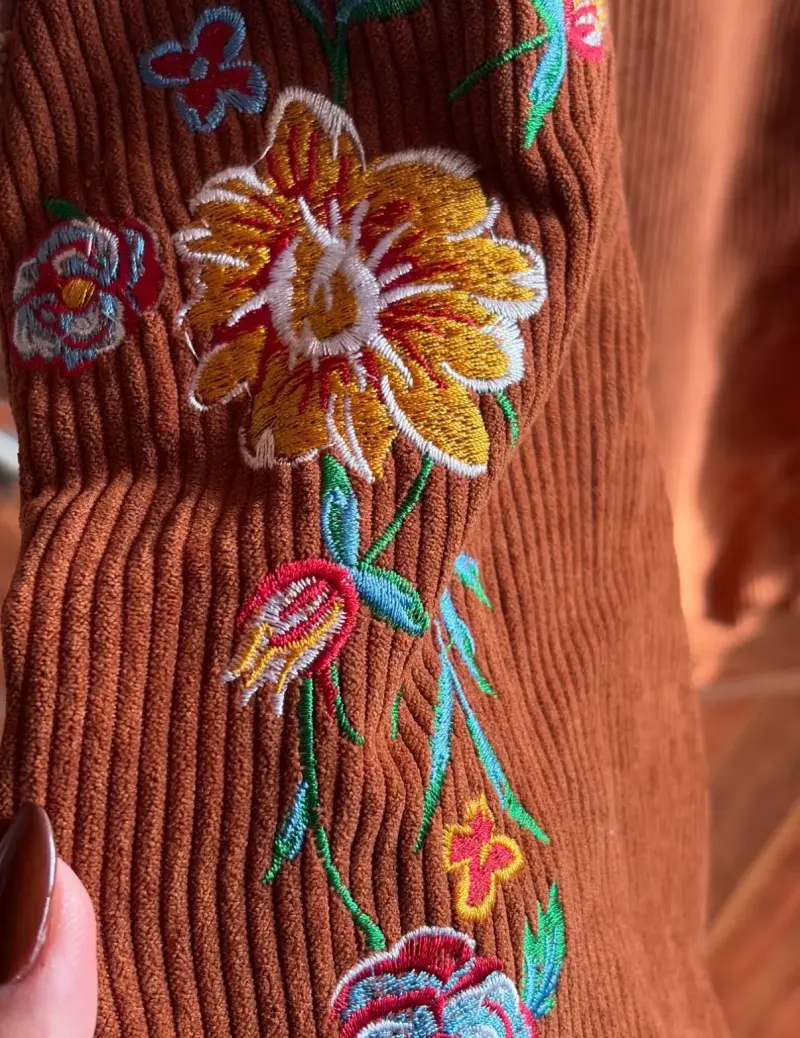 Camisa de Cotele marrón con bordado floral - 2