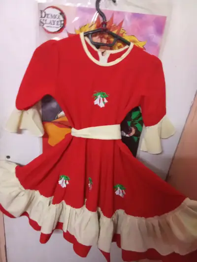 Vestido de niña rojo con volantes y flores - miniatura 1