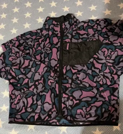 Chaqueta polar con diseño - miniatura 1