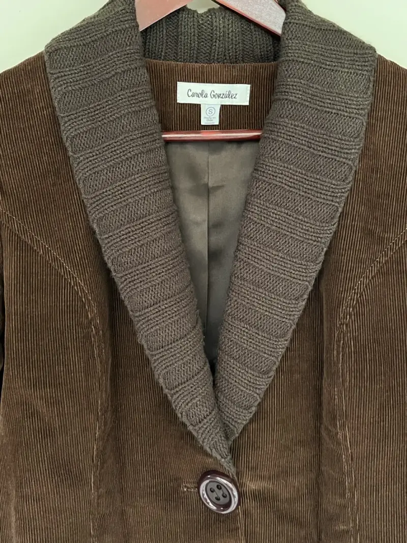 Blazer de cottele marrón con bordado floral - 3