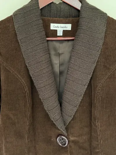 Blazer de cottele marrón con bordado floral - miniatura 3