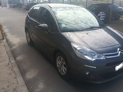Auto Citroën C3 Hatchback Gris en Buen Estado - miniatura 3