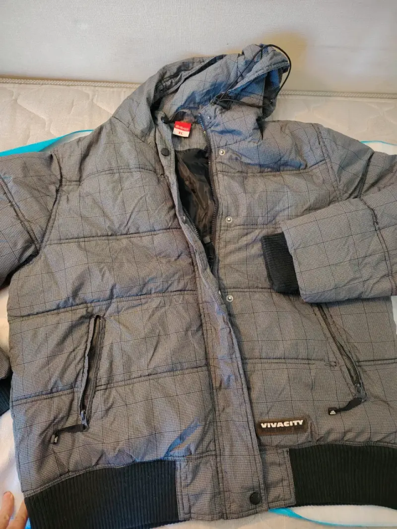 Chaqueta acolchada gris con capucha Vivacity - 1