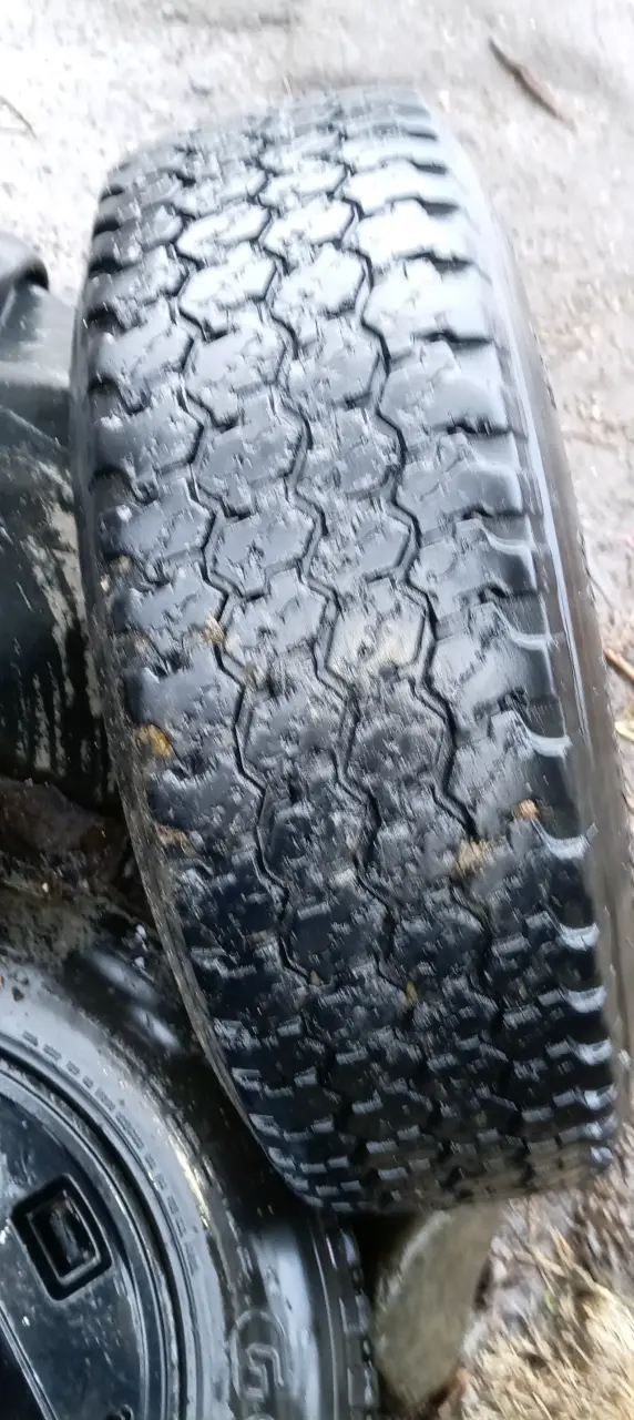 Juego de neumáticos Goodyear Wrangler usados - 3