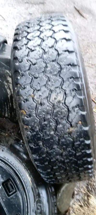 Juego de neumáticos Goodyear Wrangler usados - miniatura 3