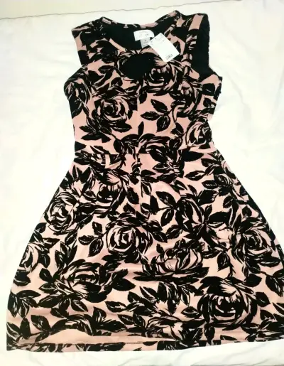 Vestido floral sin mangas rosa y negro - miniatura 1