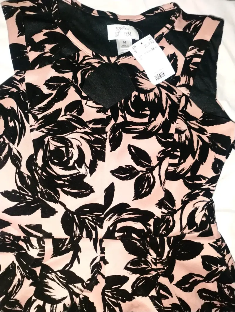 Vestido floral sin mangas rosa y negro - 2