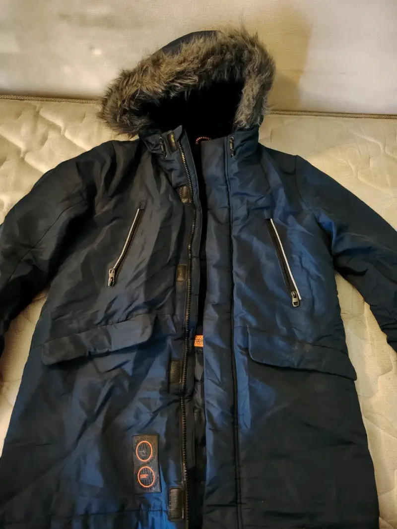 Parka azul con capucha de piel sintética - 4