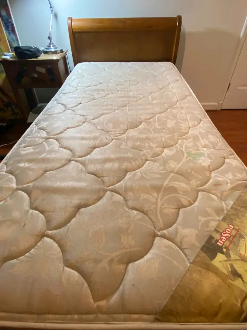 Cama de madera con colchón individual - 2