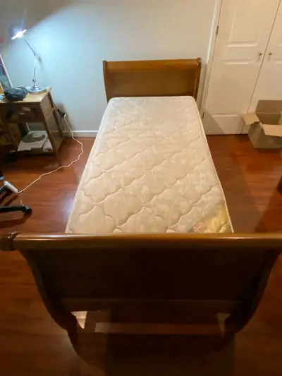 Cama de madera con colchón individual - miniatura 4