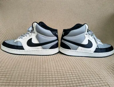 Zapatillas deportivas Nike gris y negro - miniatura 1