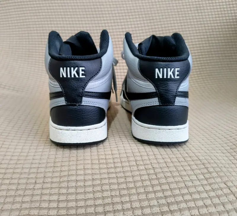 Zapatillas deportivas Nike gris y negro - 3