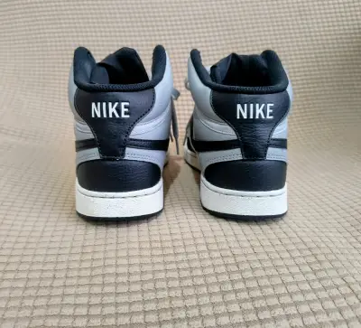 Zapatillas deportivas Nike gris y negro - miniatura 3
