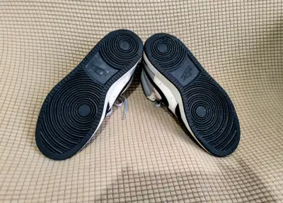 Zapatillas deportivas Nike gris y negro - miniatura 4