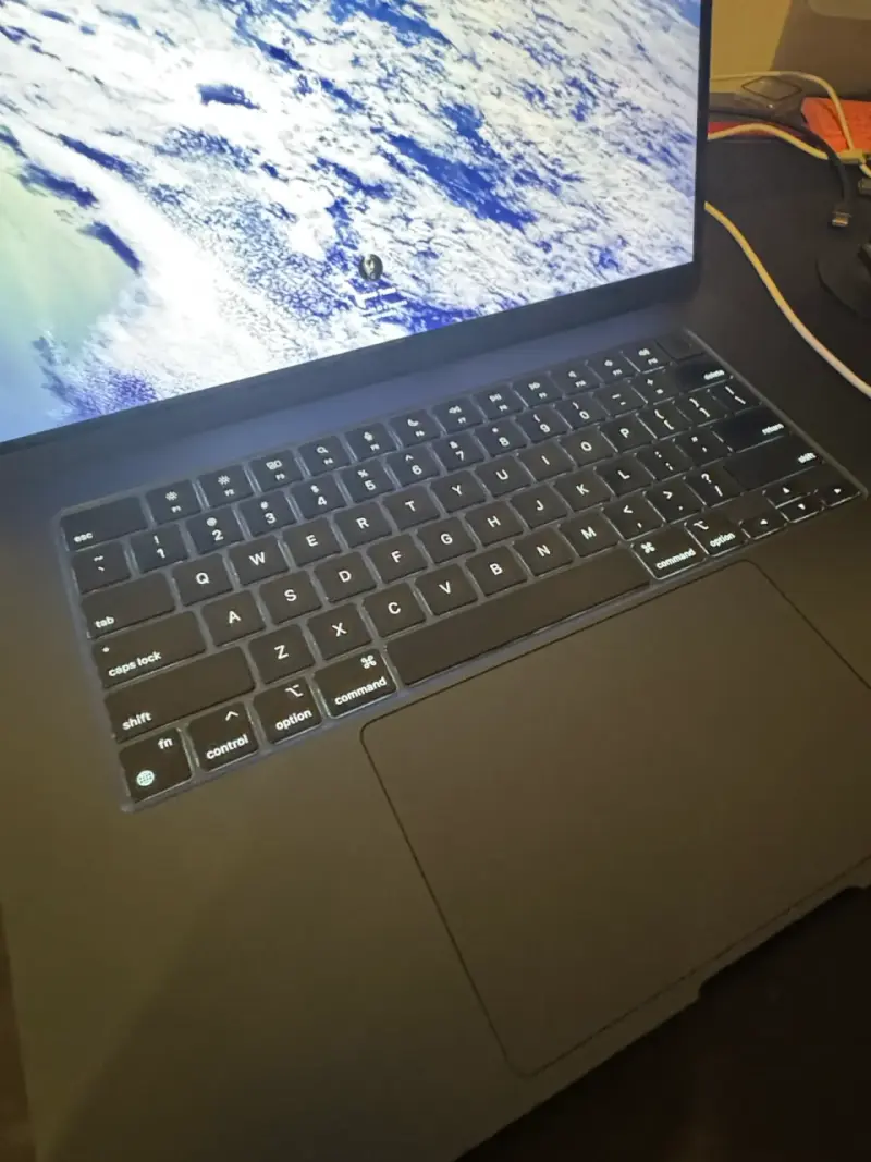 MacBook Air 15 pulgadas M3 24GB - 2