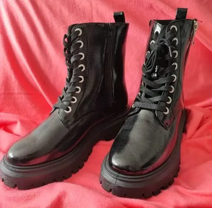 Botas negras de cuero con cierre lateral - 3