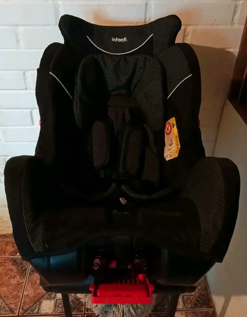 Silla de Auto Infanti Negra para Bebé - 1