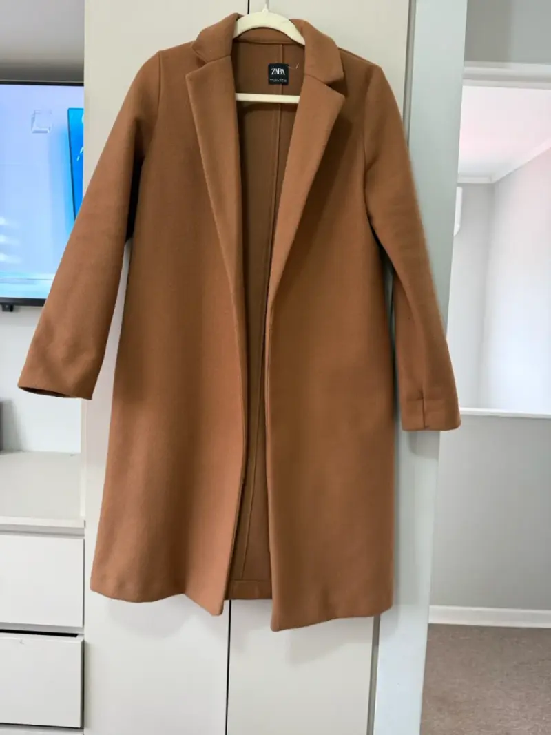 Abrigo largo camel Zara para mujer