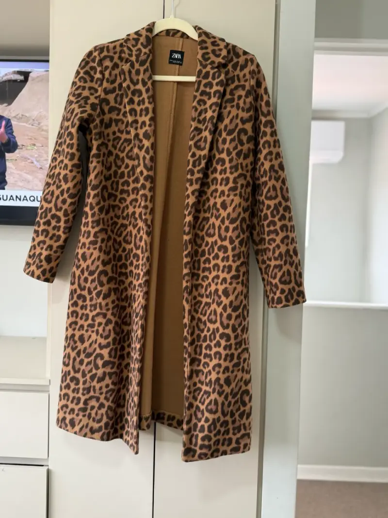Abrigo de leopardo Zara para mujer