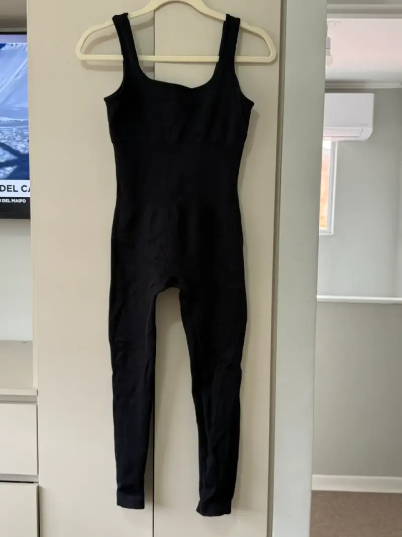 Enterito negro sin mangas para mujer