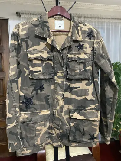 Chaqueta camuflada con estrellas Sybilla talla L - miniatura 1