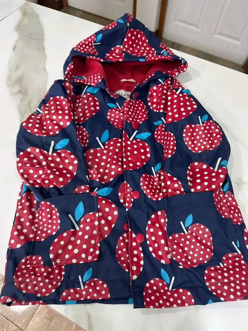 Chaqueta impermeable infantil con diseño de manzanas - 2