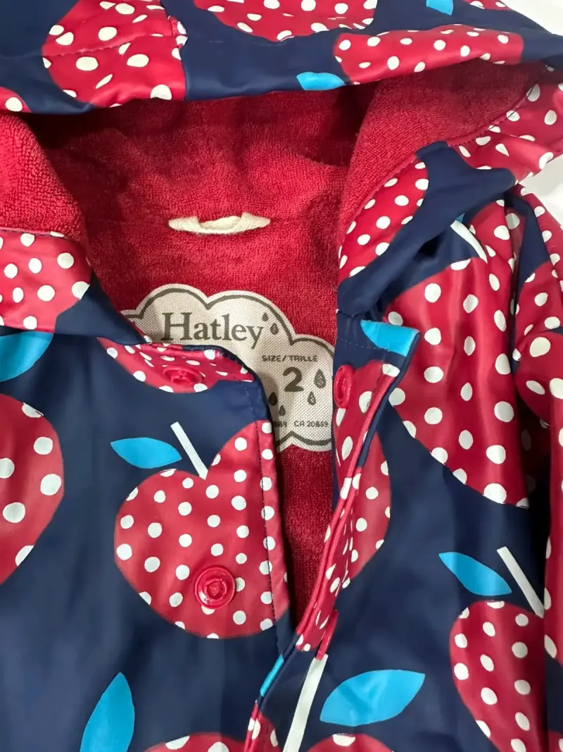 Chaqueta impermeable infantil con diseño de manzanas - 3