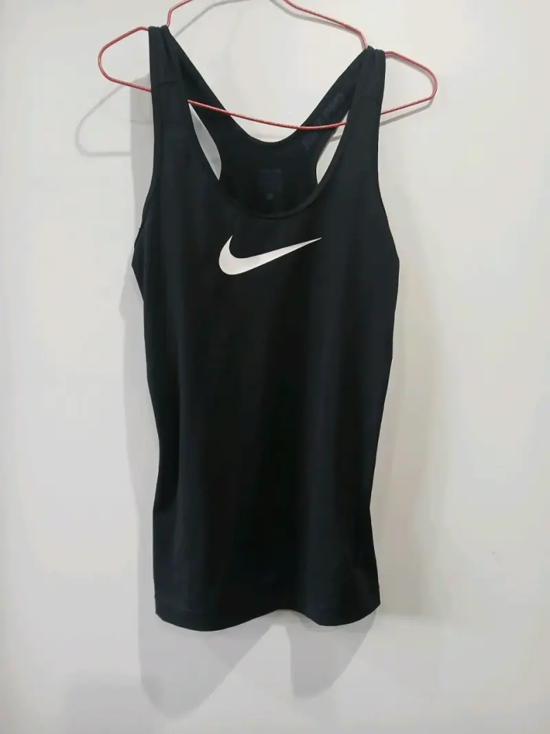Polera deportiva negra Nike Pro para mujer - 1