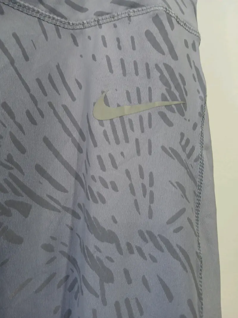 Leggings deportivos Nike Dri-FIT estampados grises - 2