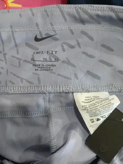 Leggings deportivos Nike Dri-FIT estampados grises - miniatura 3