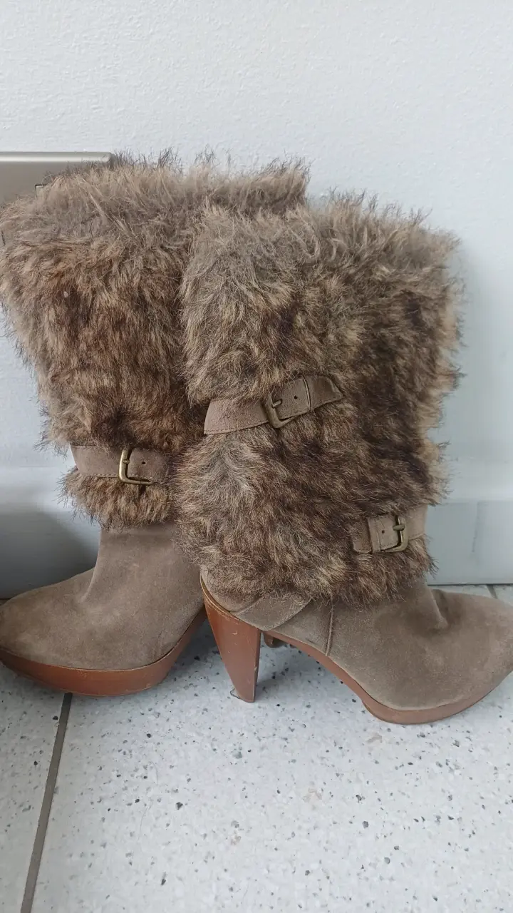 Botas de tacón con forro de piel sintética - 1