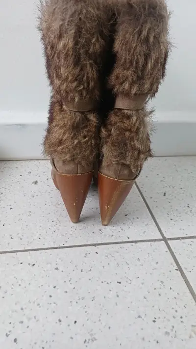 Botas de tacón con forro de piel sintética - miniatura 3