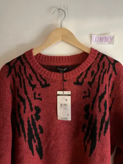 Suéter / chaleco rojo con diseño - miniatura 4