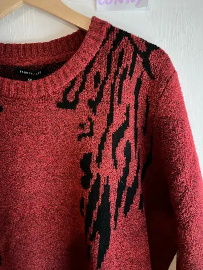 Suéter / chaleco rojo con diseño - miniatura 5