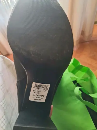 Botas negras de tacón alto para mujer - miniatura 3