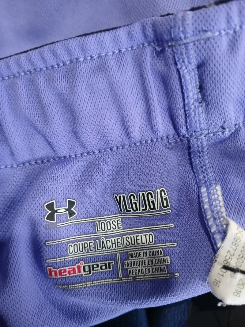 Shorts deportivos Under Armour morados para mujer - 2