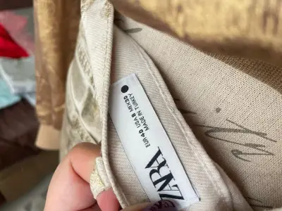 pantalón Zara dorado - miniatura 2