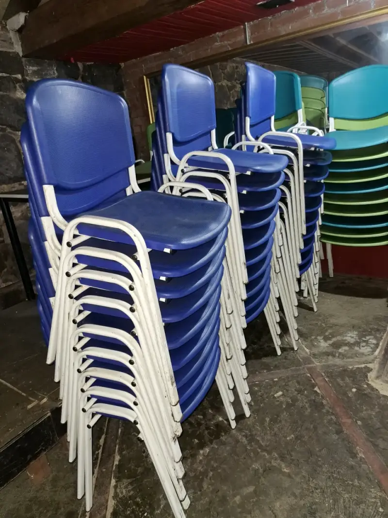 Conjunto de mesas y sillas para restaurante - 2